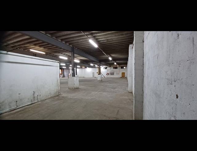 1,127M² WAREHOUSE TO LET IN NEW GERMANY